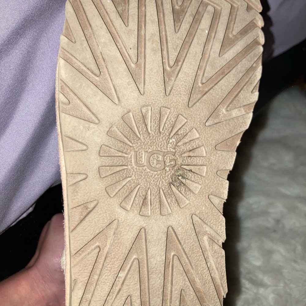 Light pink and gold uggs - Picture 5 of 5